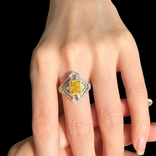ZUPSTYLE Rectangular Fancy Yellow Diamonds Halo Diamond 18K White Gold Ring GIA Certifield