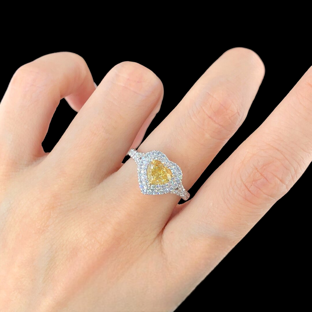 ZUPSTYLE Heart Fancy Yellow Diamond Ring in 18K White Gold GIA Certified