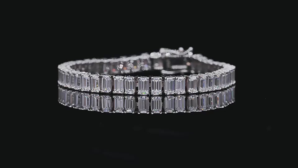 Load video: Emerald Tennis Bracelet | Zupstyle